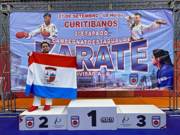 Entre golpes e sonhos: jovem atleta de Penha transforma disciplina do karatê em inspiração