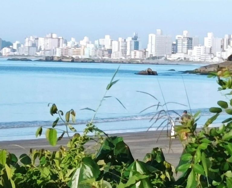 Outono começa com sol e calor em Penha