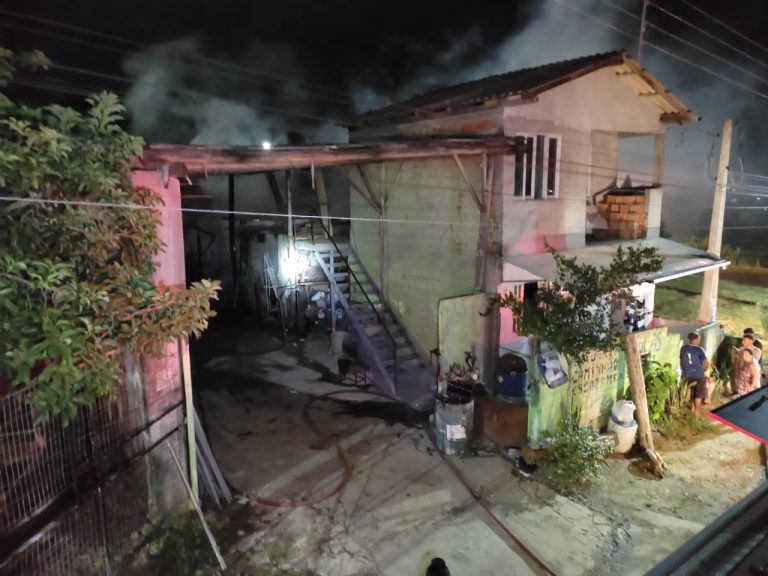 Incêndio destrói residência e oficina em Barra Velha