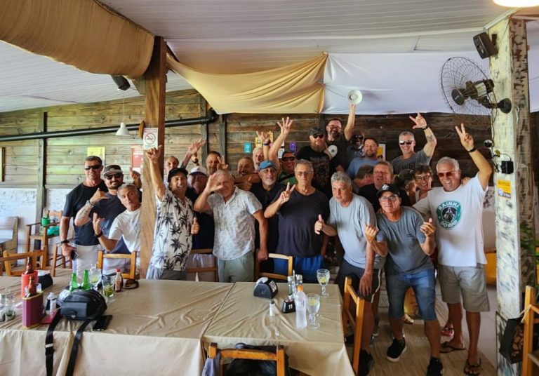 “Sobreviventes da Atalaia”: surfistas das décadas de 70 e 80 mantêm amizade viva em encontros marcados por memória e emoção