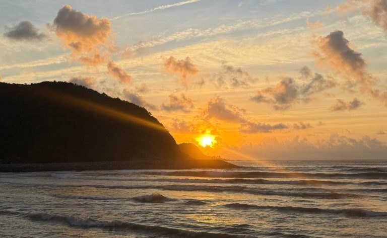 Calor intenso eleva sensação térmica na última semana do verão em Penha e no Litoral Norte