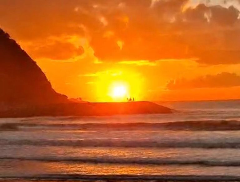 Nascer do Sol na praia do Gravatá de Navegantes/SC