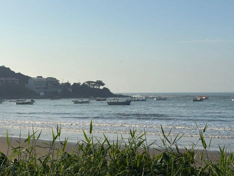 Sexta-feira de sol e clima agradável em Penha