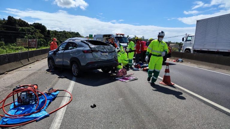 Capotamento seguido de colisão na BR-101 deixa uma vítima fatal em Balneário Piçarras