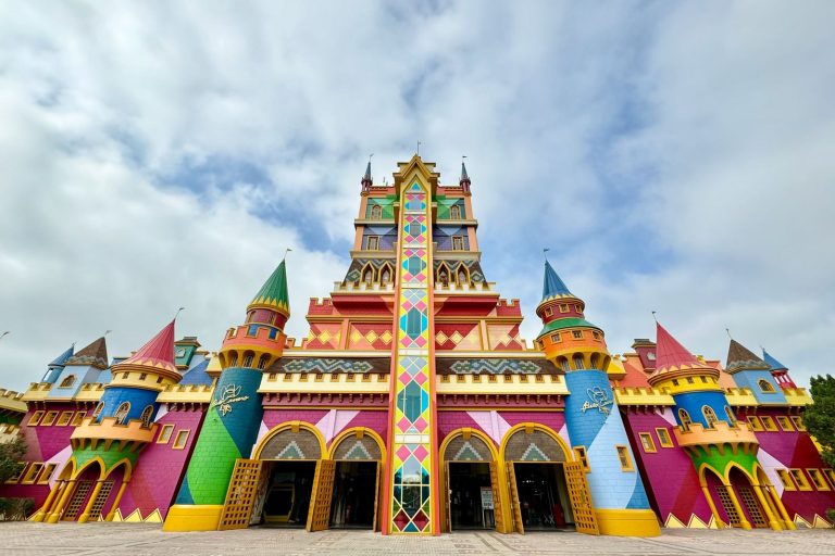 Mais de 5,7 mil alunos de Penha participam do Dia Nacional da Alegria no Beto Carrero World