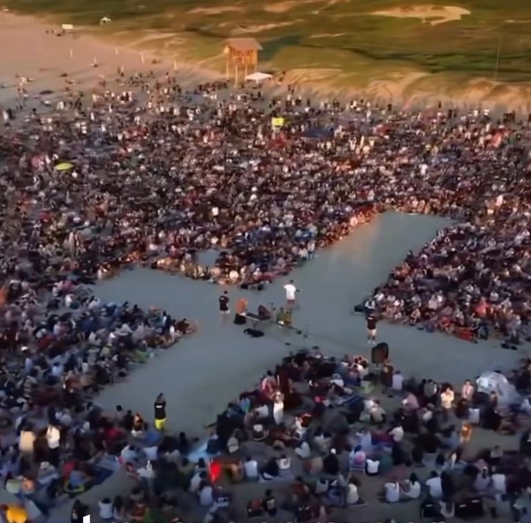 Amanhecer de Sexta-feira Santa deve reunir fiéis na Praia Central de Balneário Camboriú