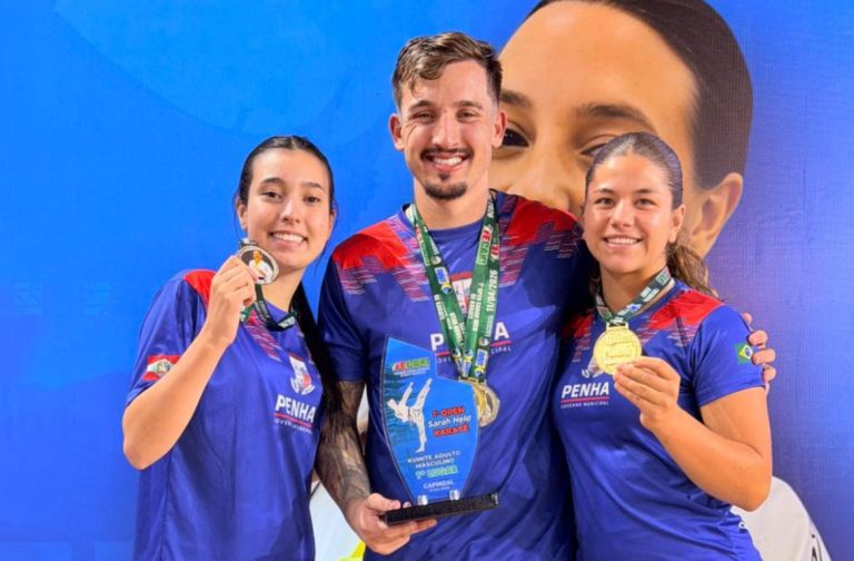 Atletas do Bolsa Atleta de Penha conquistam pódios em estadual de karatê