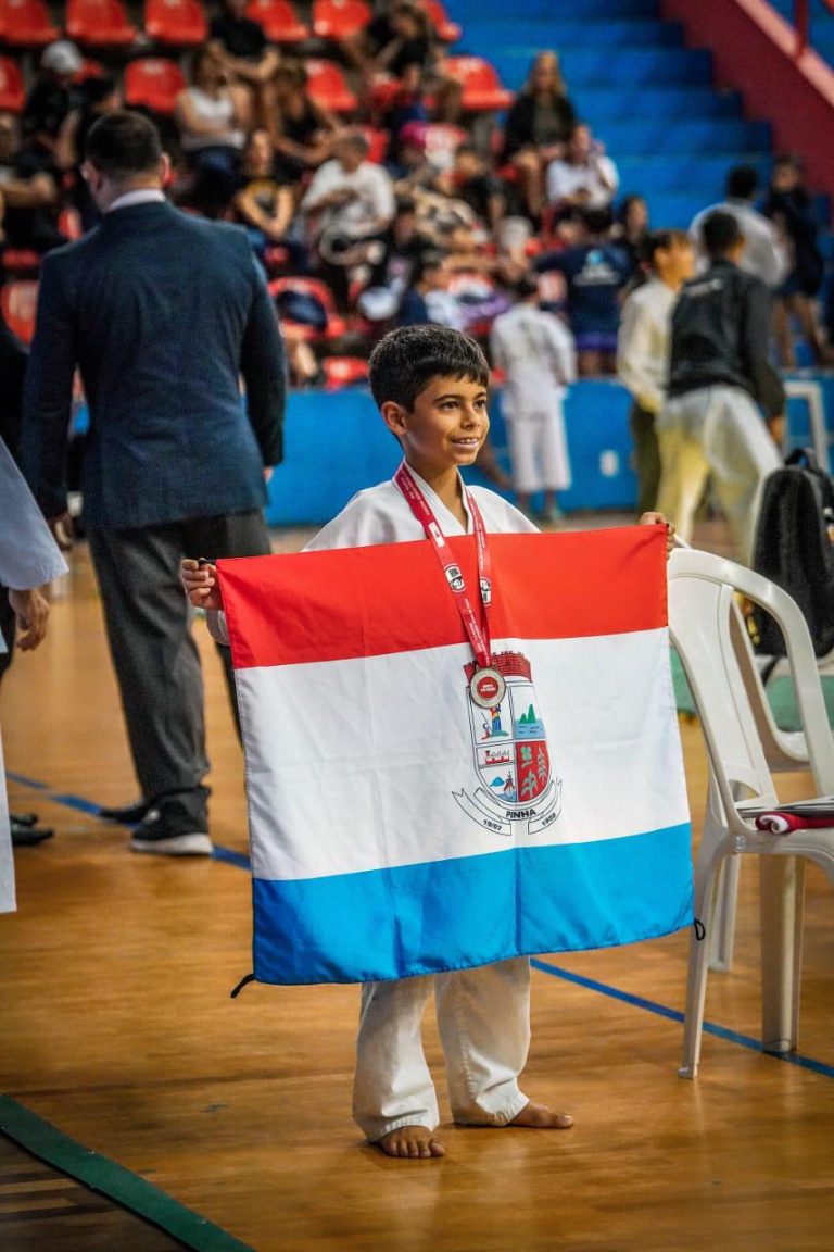 Jovem atleta de Penha conquista vice-campeonato brasileiro de karatê aos 9 anos