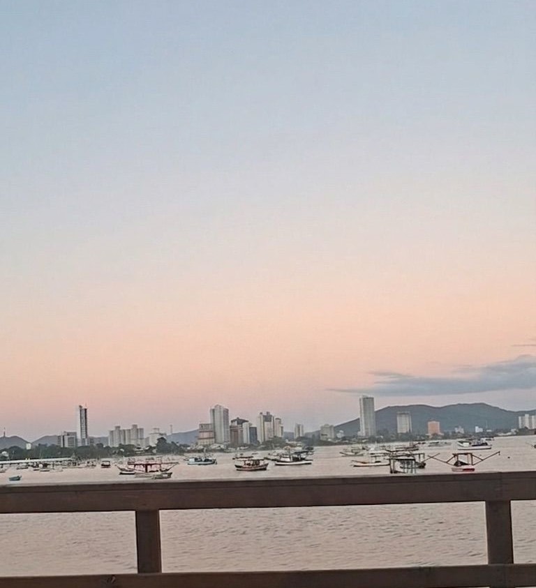 Sol entre nuvens e chance de chuva marcam esta quarta-feira (6) em Penha e região