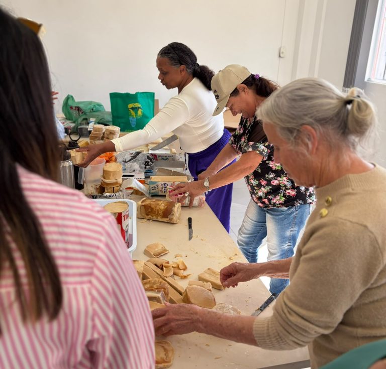 Projeto transforma óleo de cozinha usado em sabão no bairro Nossa Senhora das Graças, em Navegantes