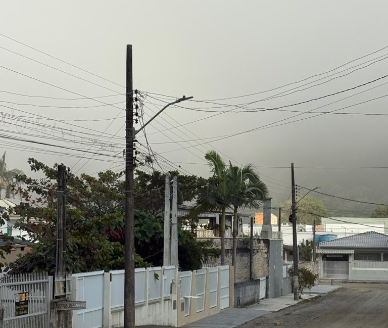 Sol predomina em Penha e região nesta terça-feira (28), com calor fora de época
