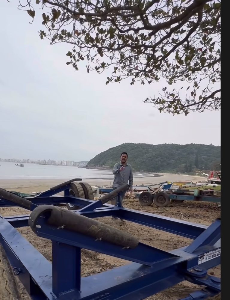 Carreta de encalhe chega para fortalecer a pesca artesanal em Penha