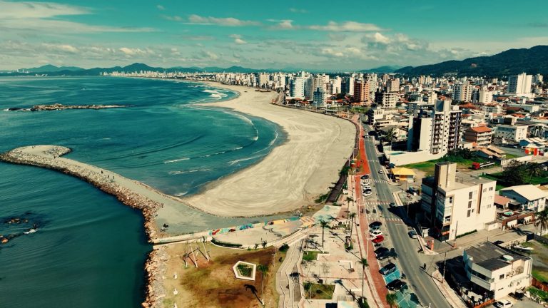 Praia do Gravatá é liberada para uso após conclusão do alargamento da faixa de areia