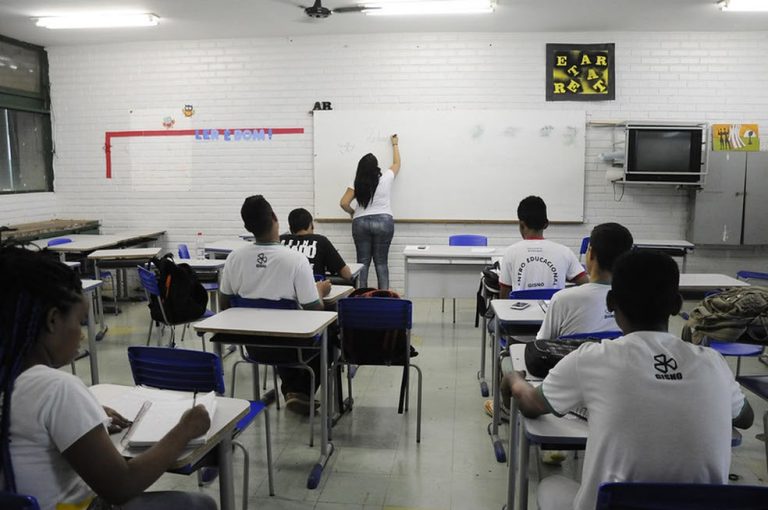 Brasil fica atrás de seis vizinhos latino-americanos em matemática