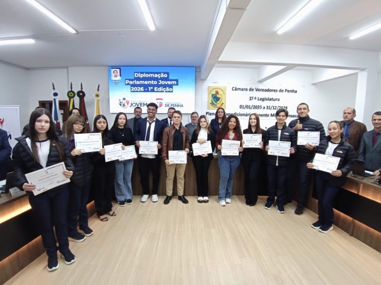 Parlamento Jovem de Penha reúne 13 estudantes em experiência de formação cidadã